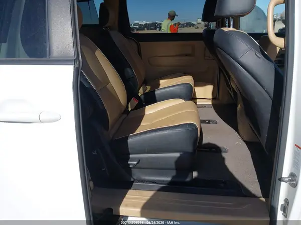 KNDMB5C1XH6311389 2017 KIA SEDONA - Image 8