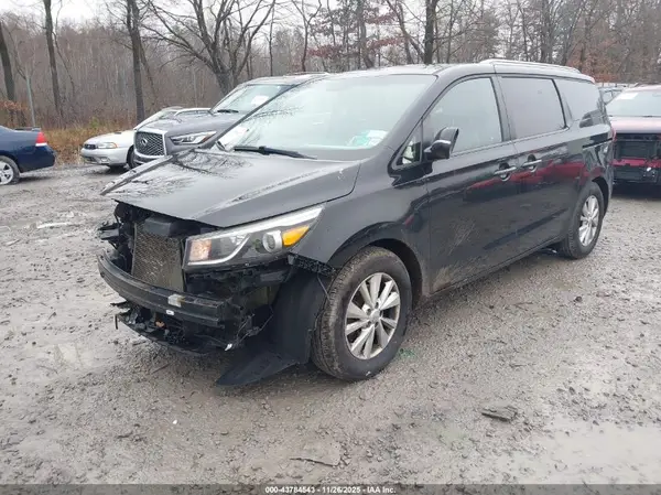 KNDMB5C1XH6311764 2017 KIA SEDONA - Image 2