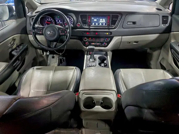 KNDMB5C1XH6313207 2017 KIA SEDONA - Image 8