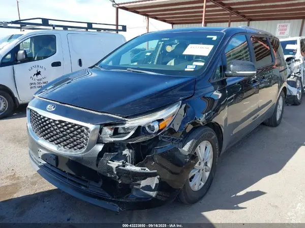 KNDMB5C1XH6313711 2017 KIA SEDONA - Image 2