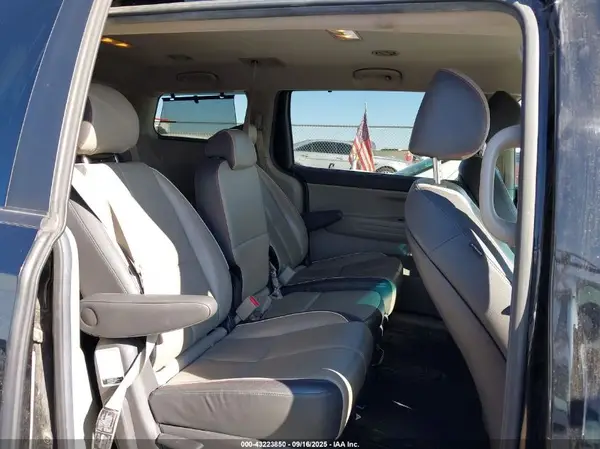 KNDMB5C1XH6313711 2017 KIA SEDONA - Image 8