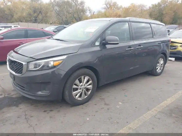 KNDMB5C1XH6315376 2017 KIA SEDONA - Image 2