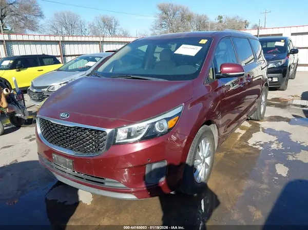 KNDMB5C1XH6320142 2017 KIA SEDONA - Image 2