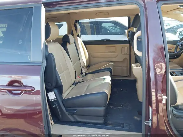 KNDMB5C1XH6320142 2017 KIA SEDONA - Image 8