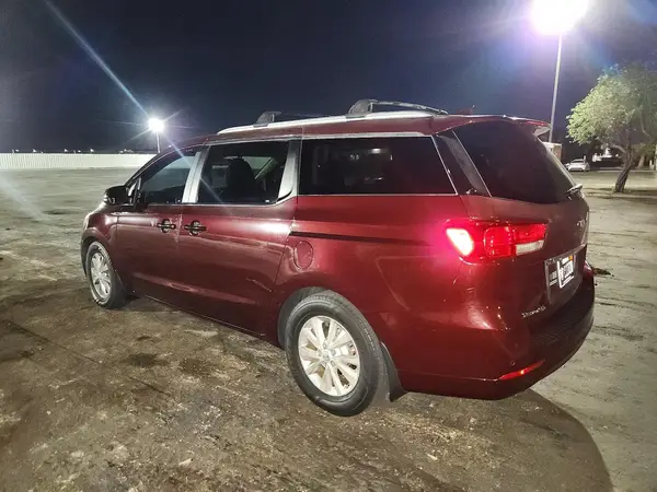 KNDMB5C1XH6321033 2017 KIA SEDONA - Image 2