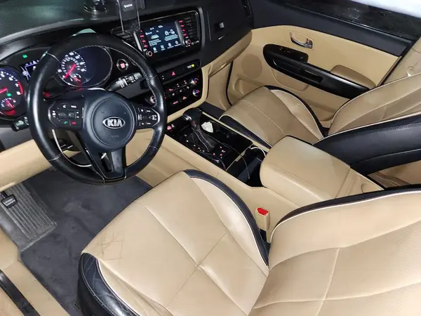KNDMB5C1XH6321033 2017 KIA SEDONA - Image 8