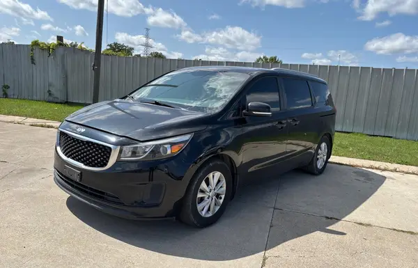 KNDMB5C1XH6322389 2017 KIA SEDONA - Image 2