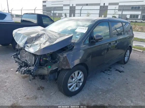 KNDMB5C1XH6322795 2017 KIA SEDONA - Image 2