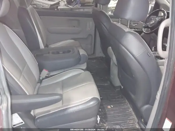 KNDMB5C1XH6324210 2017 KIA SEDONA - Image 8
