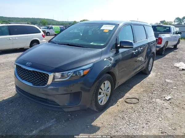 KNDMB5C1XH6330900 2017 KIA SEDONA - Image 2