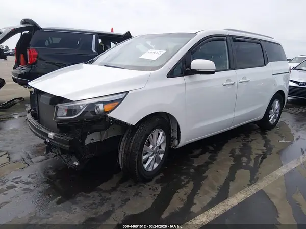 KNDMB5C1XH6332209 2017 KIA SEDONA - Image 2