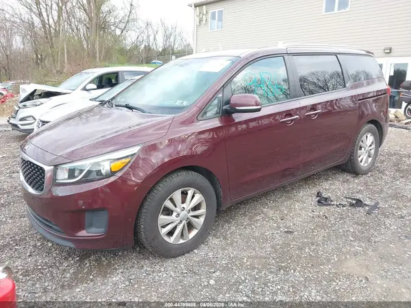 KNDMB5C1XH6333330 2017 KIA SEDONA - Image 2