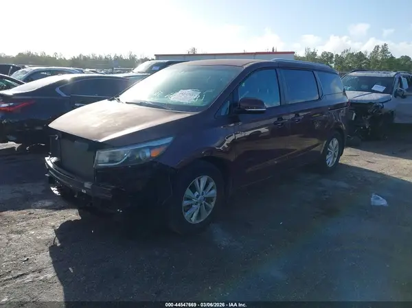 KNDMB5C1XH6334834 2017 KIA SEDONA - Image 2