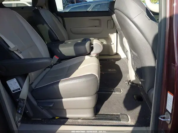 KNDMB5C1XH6334834 2017 KIA SEDONA - Image 8