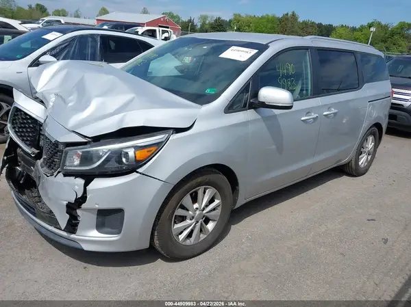 KNDMB5C1XJ6346360 2018 KIA SEDONA - Image 2