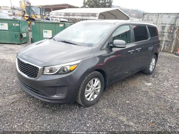 KNDMB5C1XJ6350411 2018 KIA SEDONA - Image 2