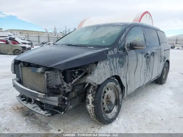 KNDMB5C1XJ6352935 2018 KIA SEDONA - Image 2