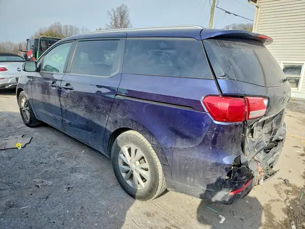 KNDMB5C1XJ6364566 2018 KIA SEDONA - Image 2