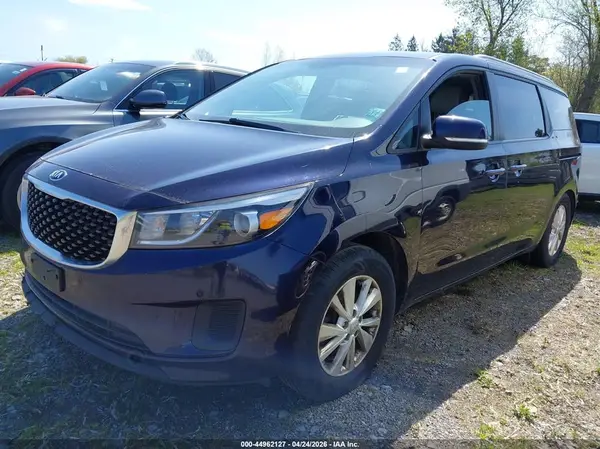 KNDMB5C1XJ6372621 2018 KIA SEDONA - Image 2