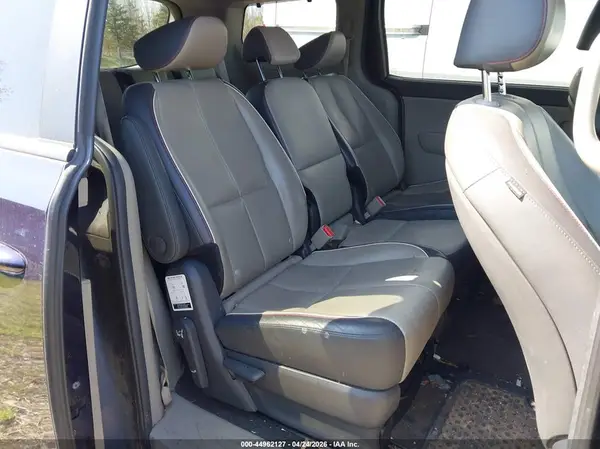 KNDMB5C1XJ6372621 2018 KIA SEDONA - Image 8