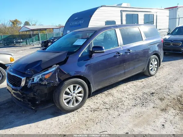 KNDMB5C1XJ6373073 2018 KIA SEDONA - Image 2