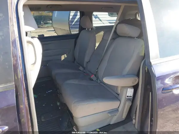 KNDMB5C1XJ6373073 2018 KIA SEDONA - Image 8