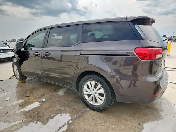 KNDMB5C1XJ6379617 2018 KIA SEDONA - Image 2
