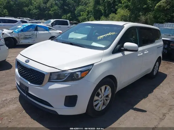 KNDMB5C1XJ6383165 2018 KIA SEDONA - Image 2