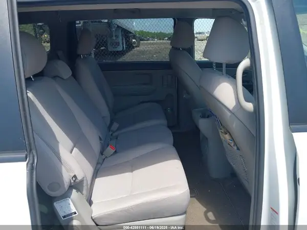 KNDMB5C1XJ6383165 2018 KIA SEDONA - Image 8