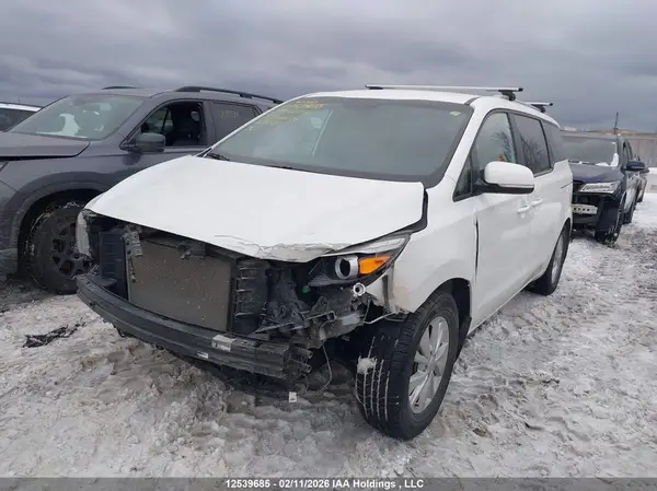 KNDMB5C1XJ6386227 2018 KIA SEDONA - Image 2