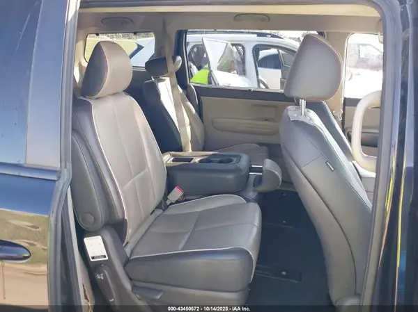 KNDMB5C1XJ6390813 2018 KIA SEDONA - Image 8