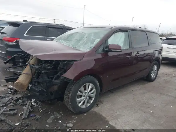 KNDMB5C1XJ6396644 2018 KIA SEDONA - Image 2