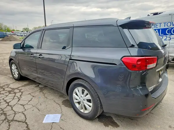 KNDMB5C1XJ6396823 2018 KIA SEDONA - Image 2