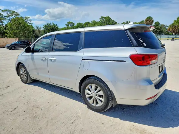 KNDMB5C1XJ6398541 2018 KIA SEDONA - Image 2