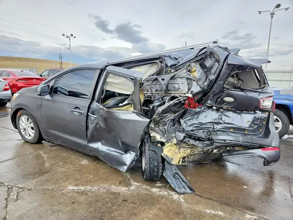 KNDMB5C1XJ6403043 2018 KIA SEDONA - Image 2