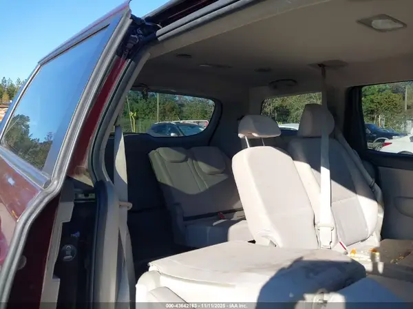 KNDMB5C1XJ6410025 2018 KIA SEDONA - Image 8