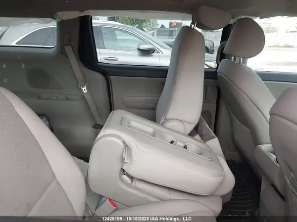 KNDMB5C1XK6480741 2019 KIA SEDONA - Image 8