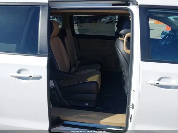 KNDMB5C1XK6553090 2019 KIA SEDONA - Image 8