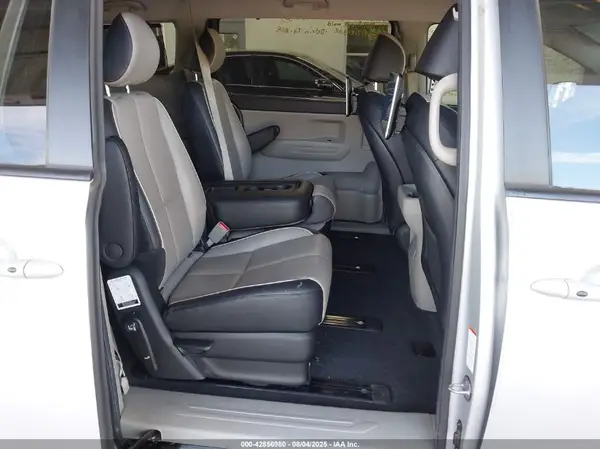 KNDMB5C1XK6569533 2019 KIA SEDONA - Image 8