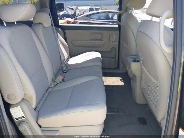 KNDMB5C1XM6668615 2021 KIA SEDONA - Image 8
