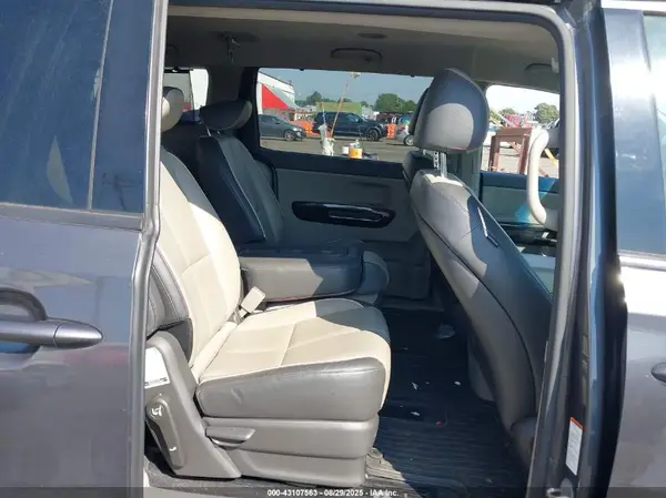 KNDMC5C10G6100570 2016 KIA SEDONA - Image 8