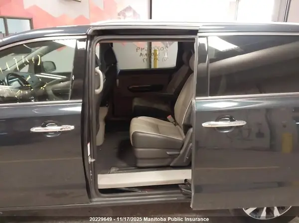 KNDMC5C10H6247117 2017 KIA SEDONA - Image 8