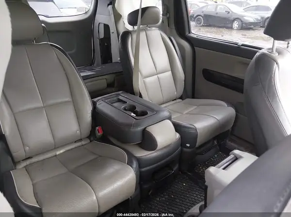 KNDMC5C10H6280098 2017 KIA SEDONA - Image 8