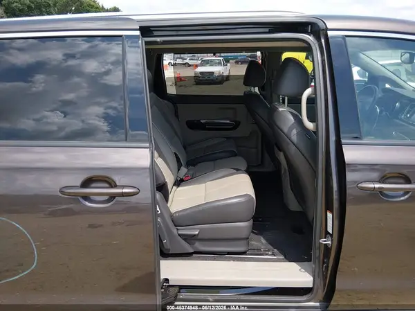 KNDMC5C10H6334337 2017 KIA SEDONA - Image 8