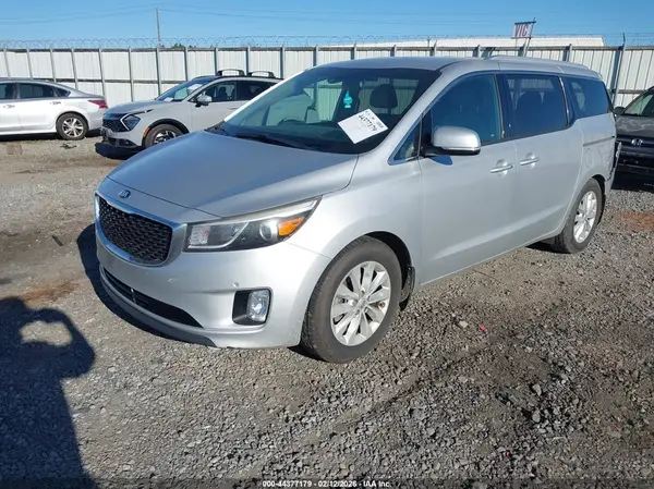KNDMC5C10J6362550 2018 KIA SEDONA - Image 2