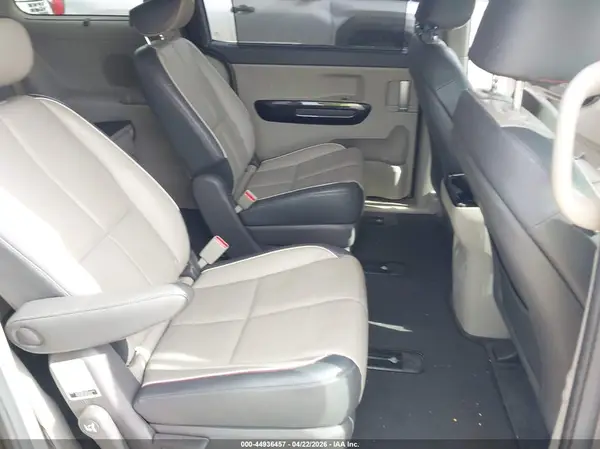 KNDMC5C10J6373130 2018 KIA SEDONA - Image 8