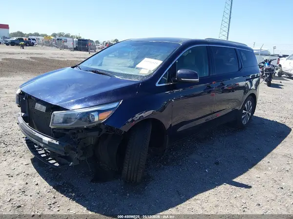 KNDMC5C10J6378067 2018 KIA SEDONA - Image 2