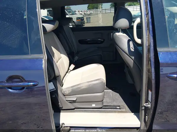 KNDMC5C10J6378067 2018 KIA SEDONA - Image 8