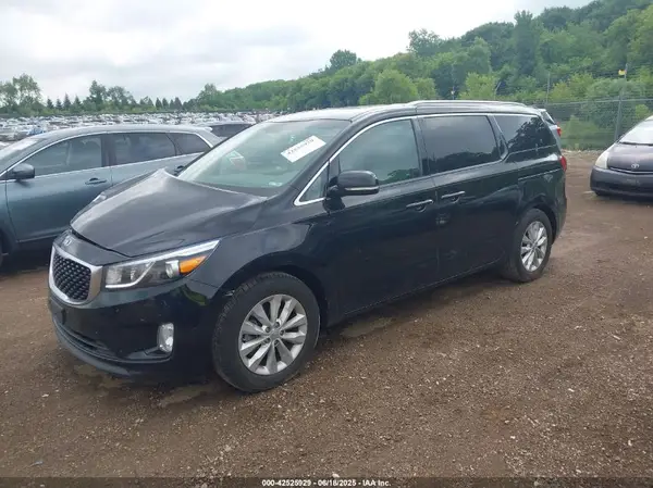 KNDMC5C10J6396858 2018 KIA SEDONA - Image 2