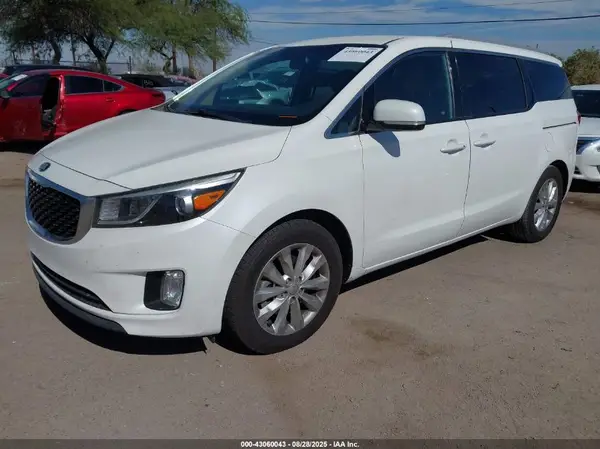 KNDMC5C11G6108385 2016 KIA SEDONA - Image 2